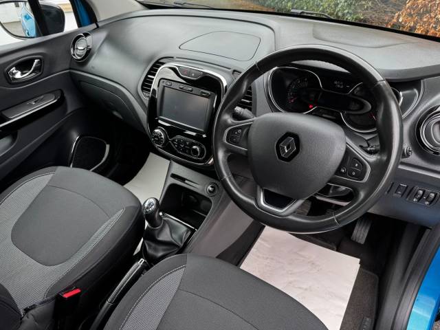 2017 Renault Captur 1.5 𝐕𝐄𝐇𝐈𝐂𝐋𝐄 𝐑𝐄𝐒𝐄𝐑𝐕𝐄𝐃