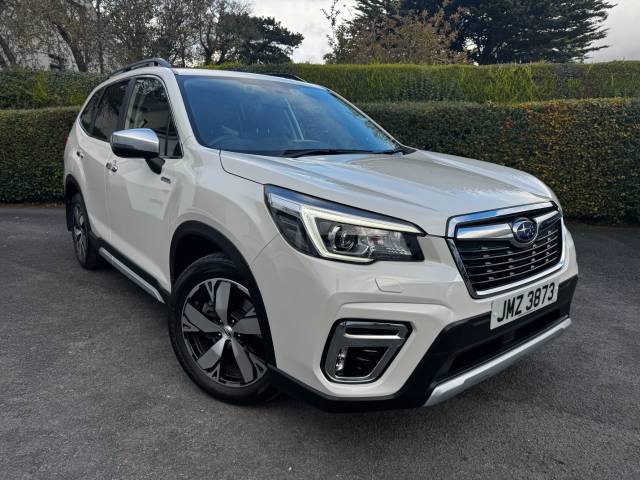 Subaru Forester 2.0 𝐕𝐄𝐇𝐈𝐂𝐋𝐄 𝐑𝐄𝐒𝐄𝐑𝐕𝐄𝐃 Estate Petrol / Electric Hybrid White