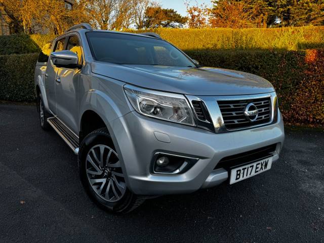 Nissan Navara Double Cab Pick Up Tekna 2.3dCi 190 4WD Pick Up Diesel Silver